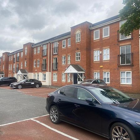 Lovely 2 Dbl Bed Apartment Near Heaton Park And North Manchester Hospital With Parking Bagian luar foto