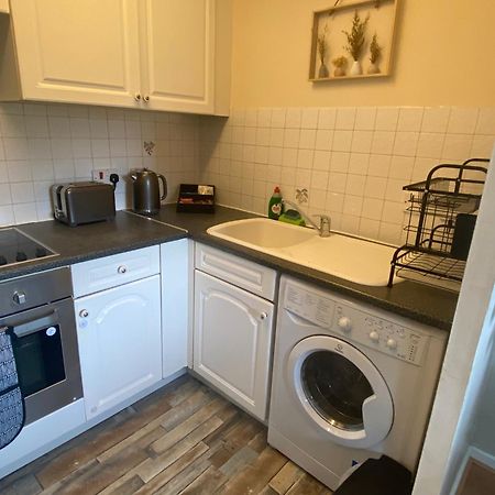 Lovely 2 Dbl Bed Apartment Near Heaton Park And North Manchester Hospital With Parking Bagian luar foto