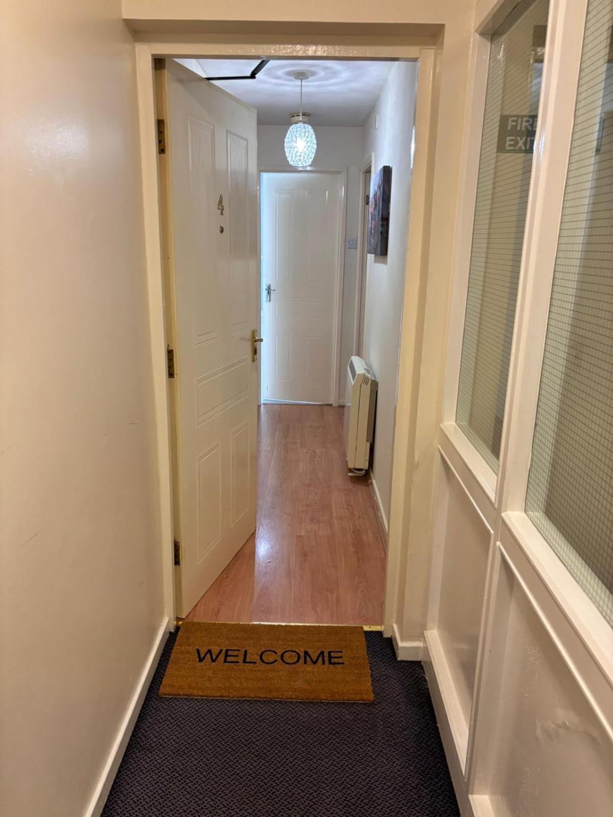 Lovely 2 Dbl Bed Apartment Near Heaton Park And North Manchester Hospital With Parking Bagian luar foto