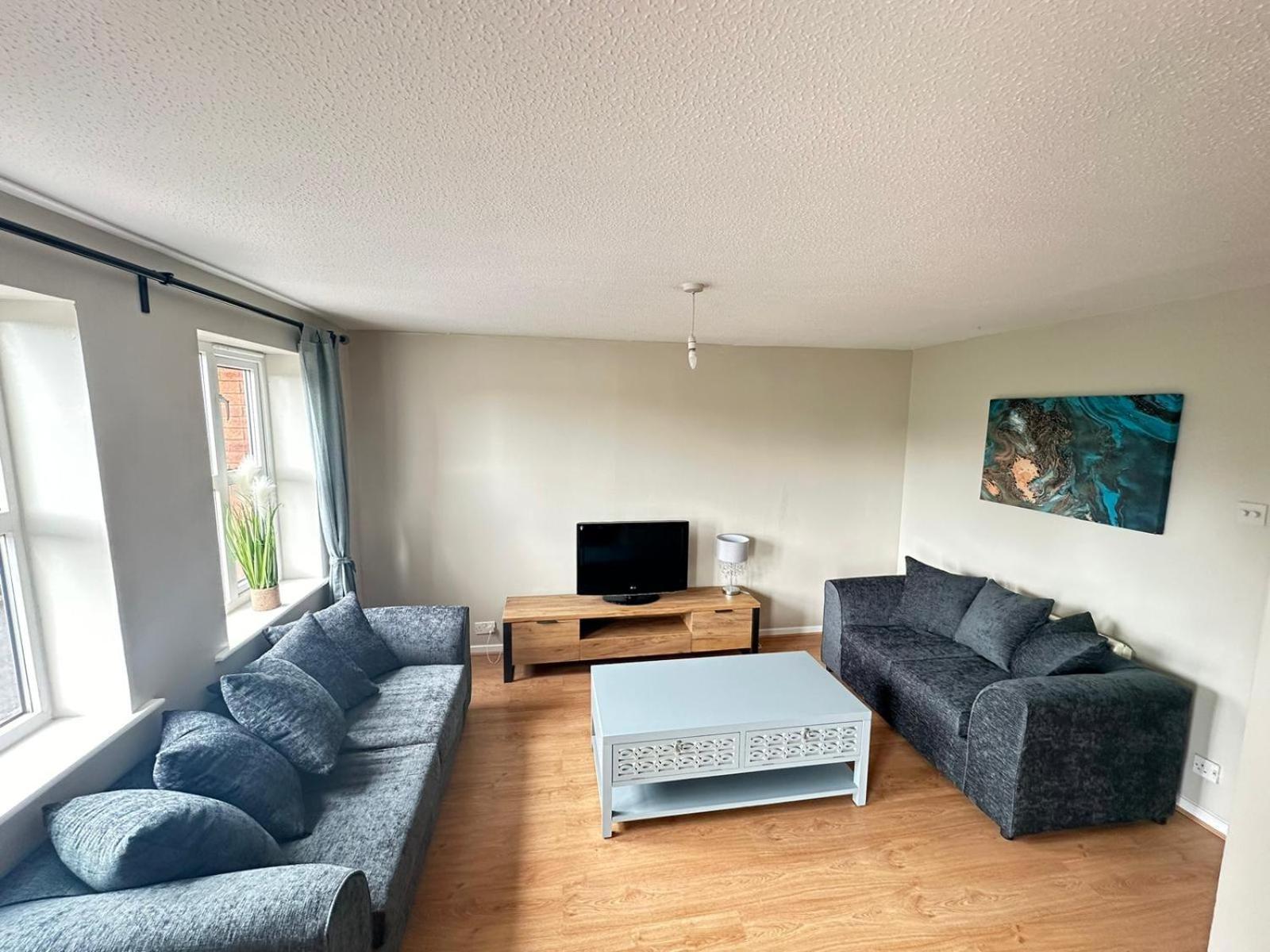 Lovely 2 Dbl Bed Apartment Near Heaton Park And North Manchester Hospital With Parking Bagian luar foto