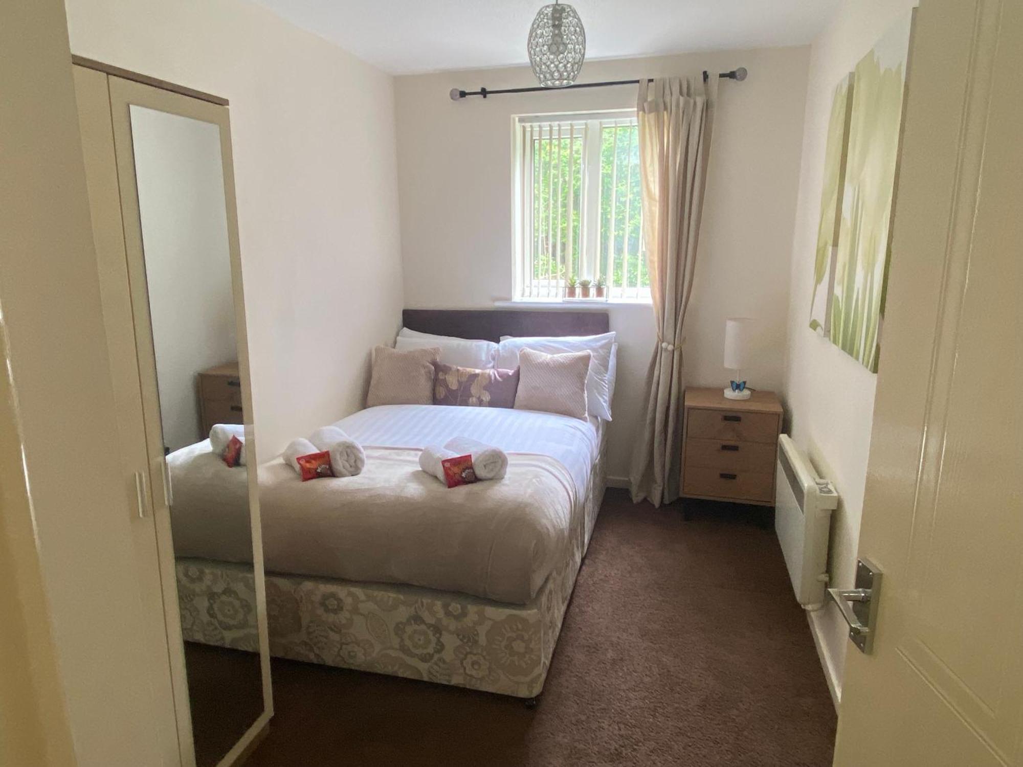 Lovely 2 Dbl Bed Apartment Near Heaton Park And North Manchester Hospital With Parking Bagian luar foto